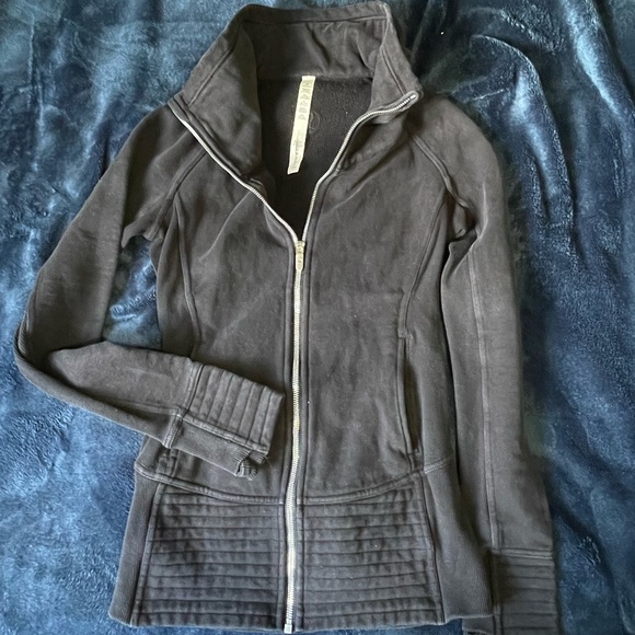 Lululemon Sweater - Picture 1 of 5